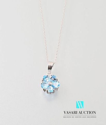 null Pendant " flower " and its chain in white gold 750 thousandths composed of five...