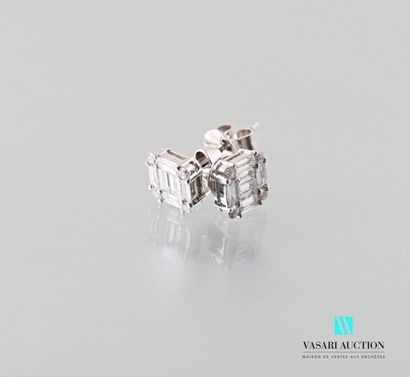 null Pair of square earrings in white gold 750 thousandths set with baguette diamonds...