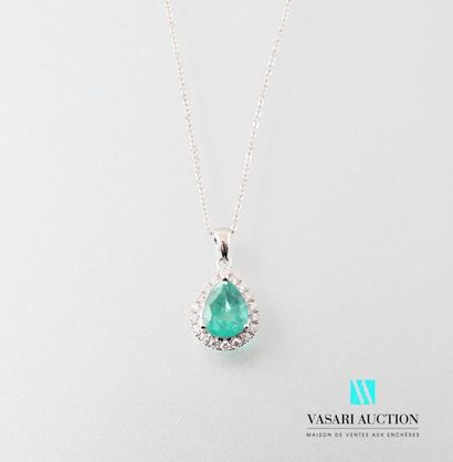null Pear-shaped pendant and its 750 thousandths white gold chain, it is set with...