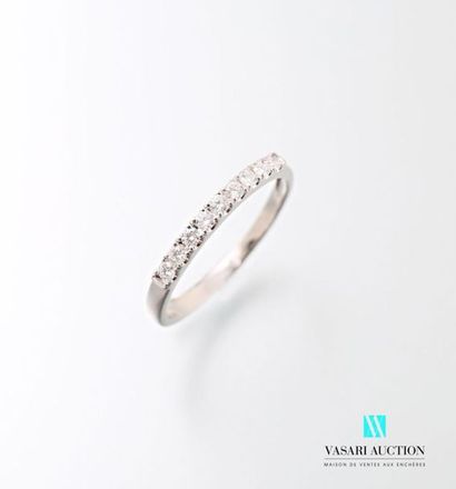 null Half wedding band in 750 thousandths white gold set with nine modern cut diamonds...