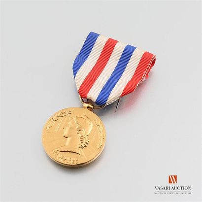 null Médaille d'honneur des chemins de fer, attribuée 1976, échelon or, BE
Poids...