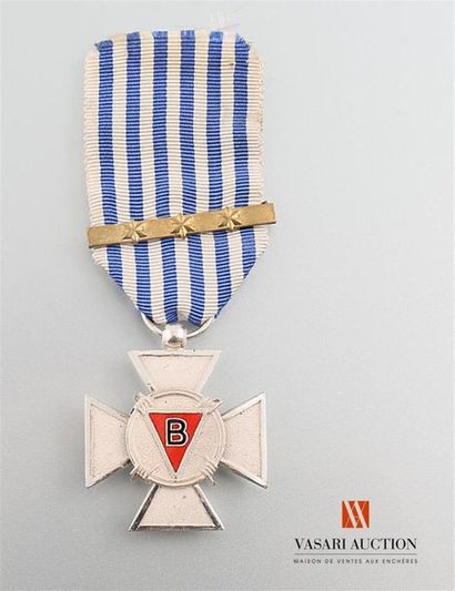 null Belgique - Croix du prisonnier politique 1940-1945, ruban avec barrette trois...