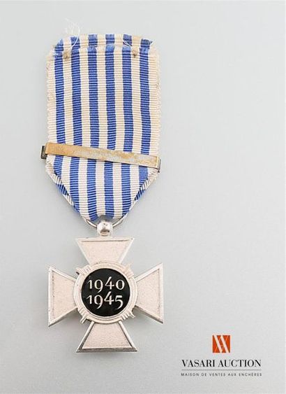 null Belgique - Croix du prisonnier politique 1940-1945, ruban avec barrette trois...