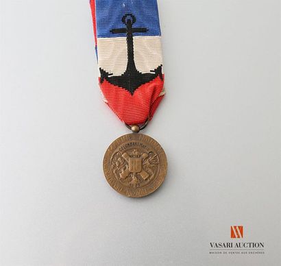 null France: Marine nationale: médaille d'honneur, bronze 26 mm, attribuée à un prsonnel...