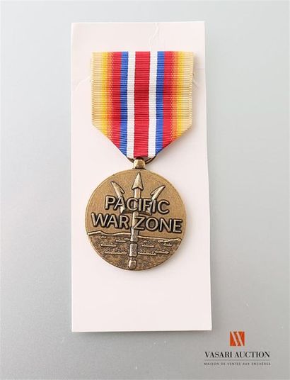null États Unis d'Amérique - United states merchant marine, Pacific war zone medal,...