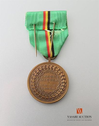 null Belgique - Médaille commémorative de la fédération nationale des anciens prisonniers...