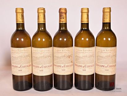 null 5 bouteilles	DOMAINE DE CHEVALIER	Graves GCC blanc	1986
		Et. fanées et tachées....