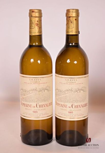 null 2 bouteilles	DOMAINE DE CHEVALIER	Graves GCC blanc	1985
		Et. un peu tachées....