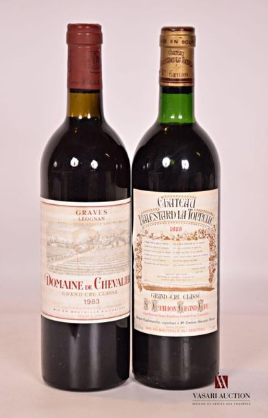 null Lot de 2 bouteilles comprenant :		
	1 bouteille	Château BALESTARD LA TONNELLE	St...
