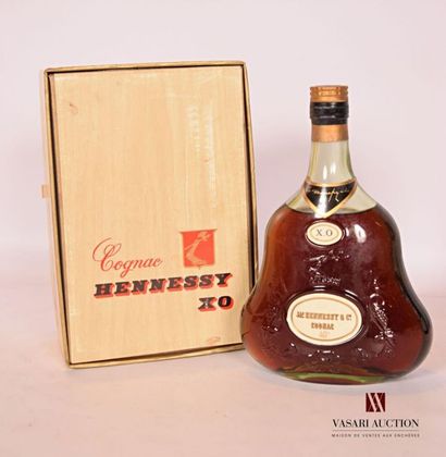 null 1 Carafe	Cognac X.O mise JA. HENNESSY & Cie	
		70 cl - 40°. Et impeccable. N...