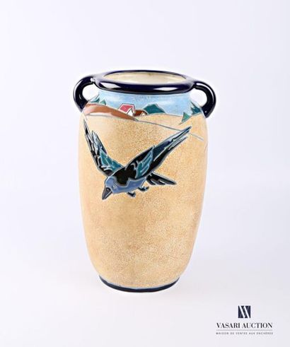 null AMPHORA

Vase de forme oblongue en céramique à décor de volatiles, le col présente...