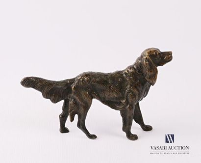 null Sujet en bronze à patine brune figurant un chien de chasse.

Haut. : 7,5 cm...