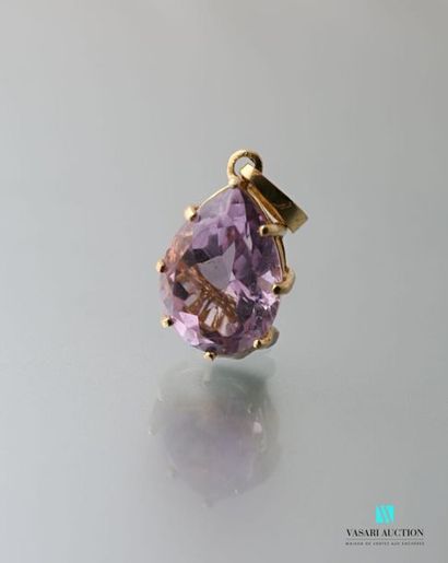 null Yellow gold pendant 750 thousandths decorated with a pear cut amethyst Gross
weight:...