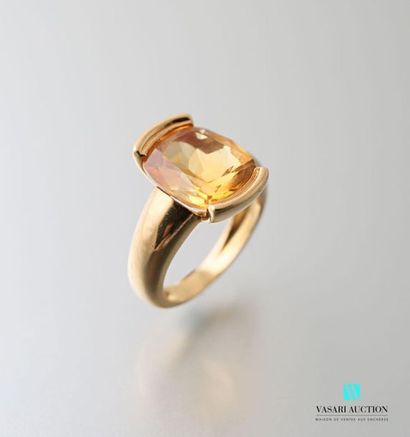 null Yellow gold ring 750 thousandths set with an oval citrine, contemporary French...