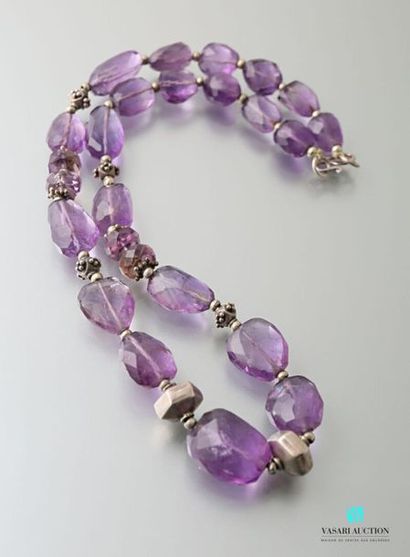 null Necklace of facetted amethysts of oval or pear shape decorated with a few silver...