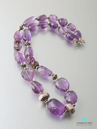 null Necklace of facetted amethysts of oval or pear shape decorated with a few silver...