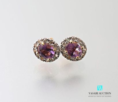 null Pair of earrings in yellow gold 750 thousandths oval centered amethysts surrounded...