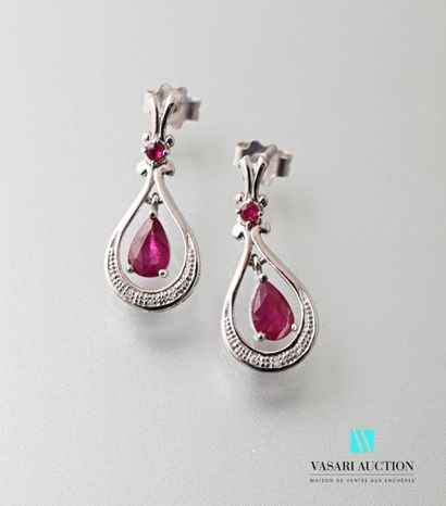 null Pair of 750 thousandths drop-shaped earrings in white gold, adorned with two...