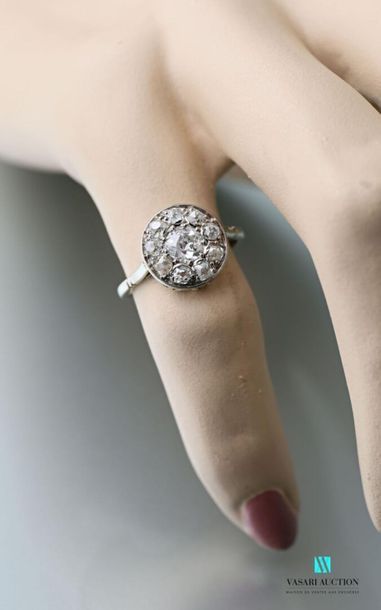 null Ring in 750 thousandths white gold, round pattern paved with old cut diamonds...