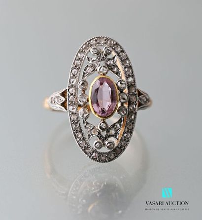 null Marquise ring in 750 thousandths gold, oval motif in white gold pierced and...