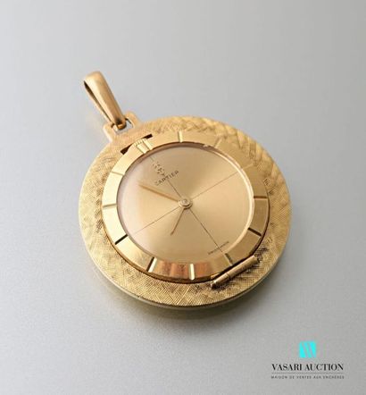 null Pendant watch in 750 thousandths yellow gold, the champagne dial, the rim and...