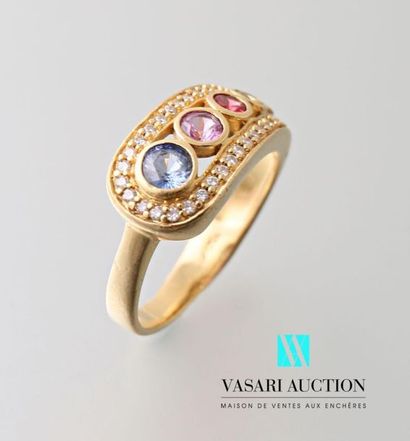 null Ring in 750 thousandths yellow gold set with a line of five synthetic stones...