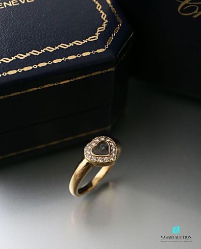 null Chopard, happy diamonds, 750 thousandths yellow gold ring with heart motif underlined...