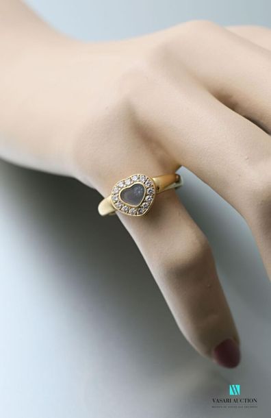null Chopard, happy diamonds, 750 thousandths yellow gold ring with heart motif underlined...