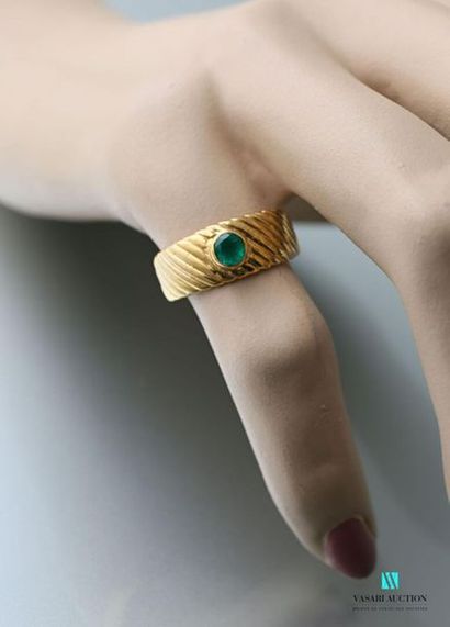 null Ring gilt vermeil gadroon ring set with an emerald Gross
weight : 3.84 g - Finger...