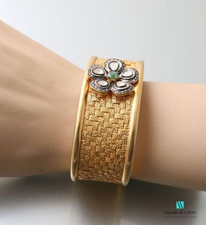 null Cuff bracelet in woven vermeil in imitation of basketry, centered on a flower,...