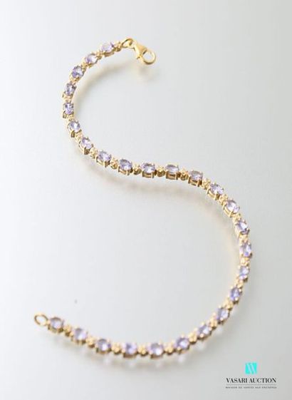 null Bracelet line in vermeil and tanzanite Gross
weight : 7,20 g - Length : 17,5...