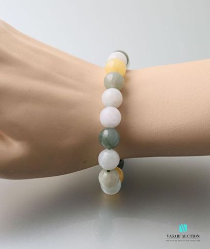 null Bracelet de perles de jade de Birmanie montées sur élastique
Diam. : int. :...