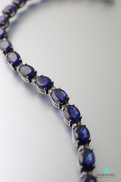 null Bracelet in silver and sapphires of Madagascar oval size, ratchet clasp and...