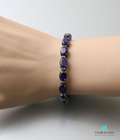 null Bracelet in silver and sapphires of Madagascar oval size, ratchet clasp and...