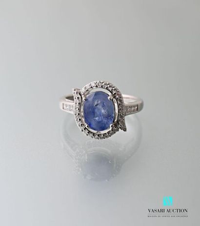 null Openwork oval ring in 750 thousandths white gold set with an oval-shaped sapphire...