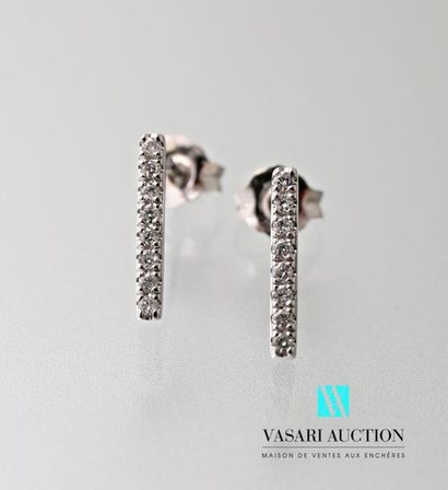 null Pair of 750 thousandths white gold earrings adorned with a line of modern cut...