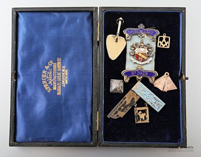 null WEST LANCASHIRE - Barrow Lodge 
Médaille en argent de la "Barrow Lodge n°3928"...