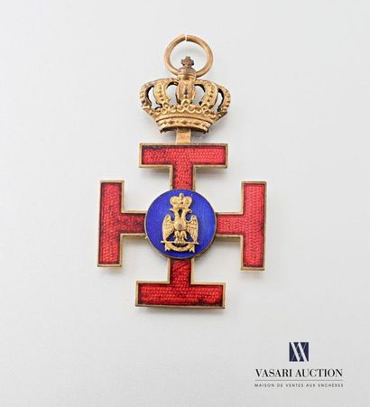 null Bijou croix teutonique en bronze et laiton, l'envers émaillé rouge présente...