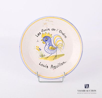 null Assiette creuse en faïence polychrome, le bassin décoré d'un coq avec l'inscription...