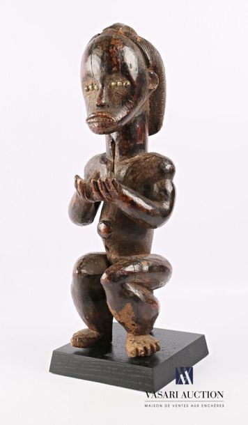 null FANG - GABON
Statue d'ancêtre, gardien de reliquaire assis en bois sculpté et...