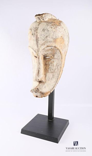 null FANG - GABON SEPTENTRIONAL
Masque de type "Ngil" en bois sculpté et patiné d'argile...