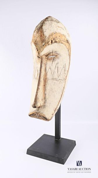 null FANG - GABON SEPTENTRIONAL - VALLEE DU NTEM
Masque en bois sculpté, surfaces...