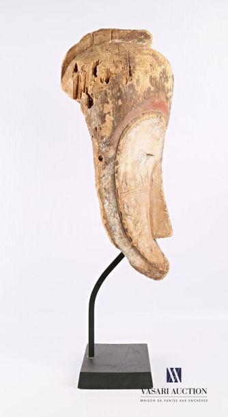 null FANG - GABON
Masque en bois sculpté et patiné orné de triangles incisés sur...