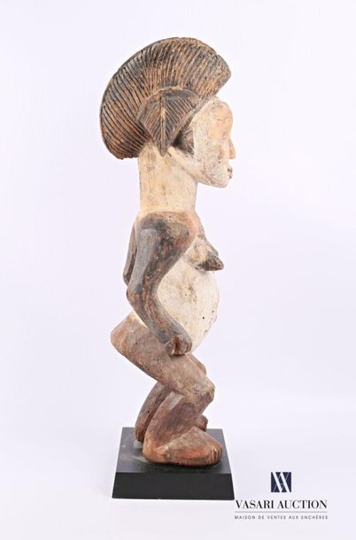 null PUNU - GABON
Fétiche féminin en bois sculpté patiné et pigmenté, la coiffe à...