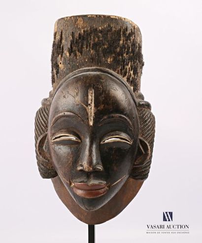 null PUNU - GABON
Masque noir en bois sculpté patiné et pigmenté
Haut. : 31 cm (hors...