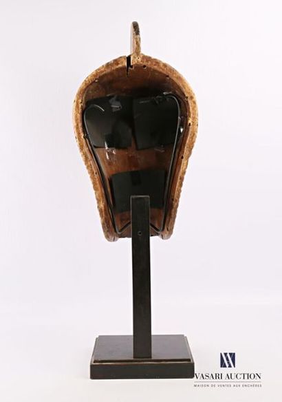 null SONGYE - ZAIR
Masque en bois à striures polychromes sculpté et patiné, incrustation...