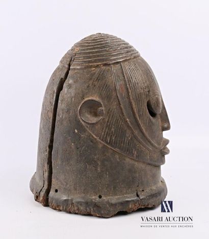 null CHAMBA - NIGERIA
Masque heaume en bois sculpté
(fentes et manque)
Haut. : 29...