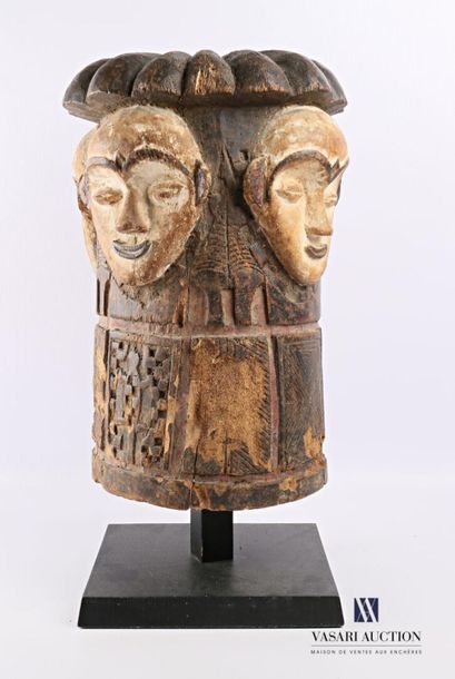 null FANG - GABON
Masque de type Ngontang uniface en bois polychrome sculpté
(fentes)
Haut....
