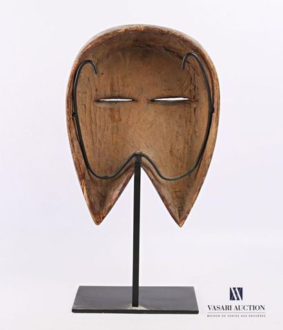 null NORD CONGO - KWELE
Masque Lune en bois polychrome sculpté 
Haut. : 34 cm (hors...
