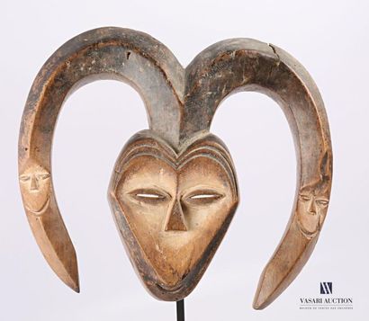 null NORD CONGO - KWELE
Masque "à cornes" en bois polychrome sculpté et pigmenté
Haut....